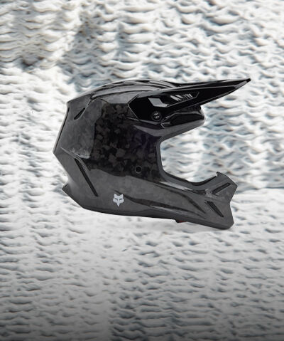 Fox V3RS moto helmet
